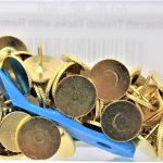 Clover NP100H 7/16'' Needlecraft Thumb Tacks and Remover-0